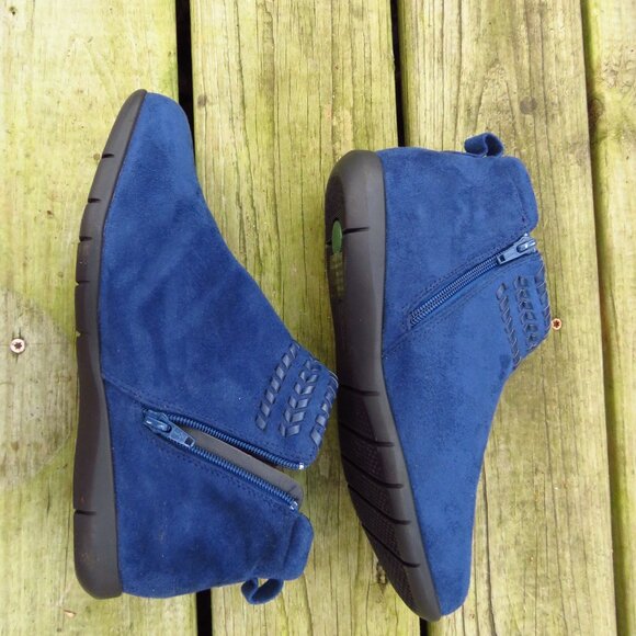 Comfortview Womens 10WW Blue Faux suede Booties unworn - Picture 4 of 8